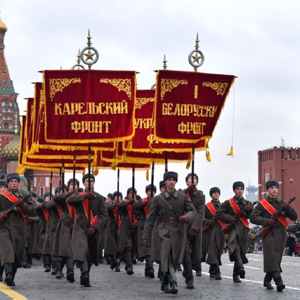 Парад 7 ноября на Красной площади