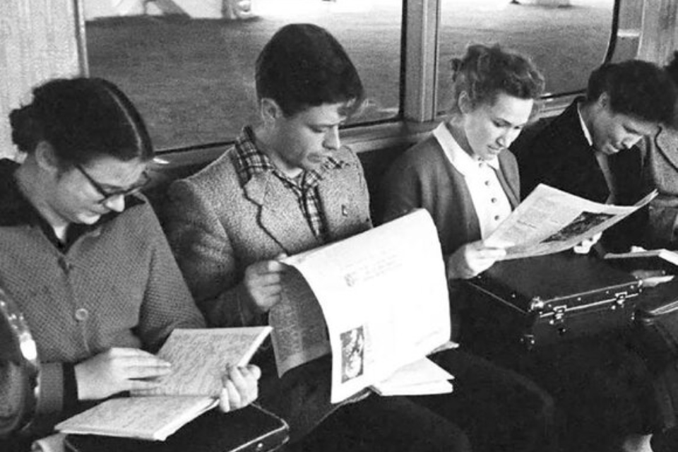 Главархив открыл уличную выставку «Москва читающая»