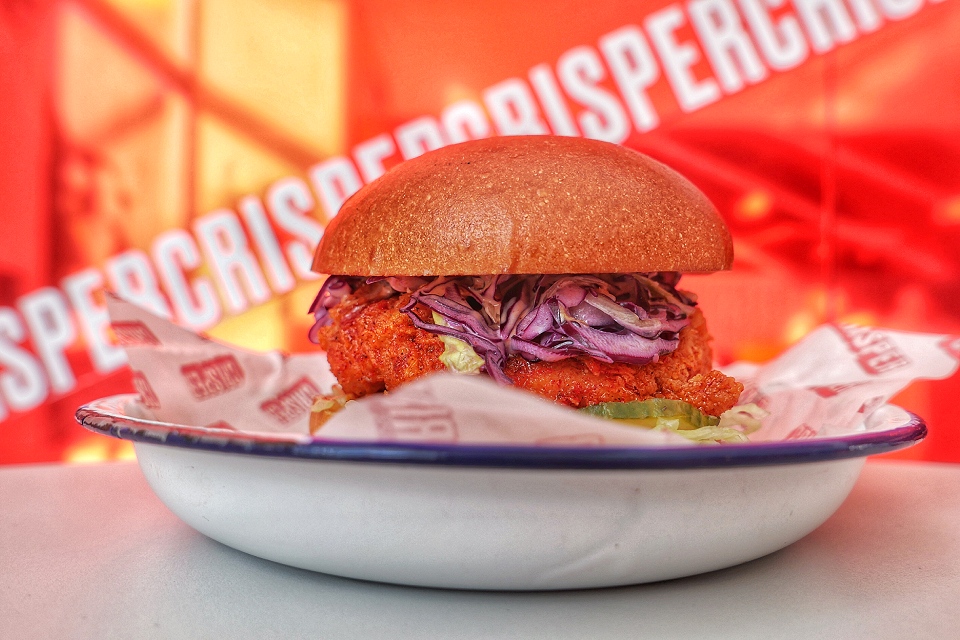 Гастрономическая жизнь столицы: куриное царство в Crisper, новый шеф в View и шотландские завтраки в Spiritory Bar