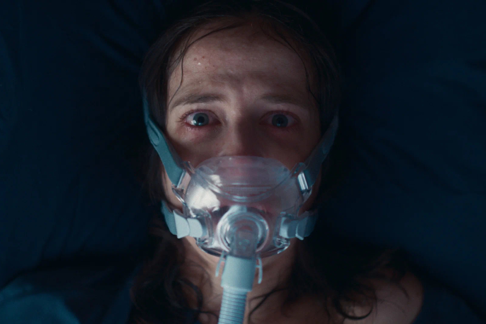 О чем рассказывает фильм-триллер «Дурной глаз»: Ева Грин попала в «Байки из склепа»