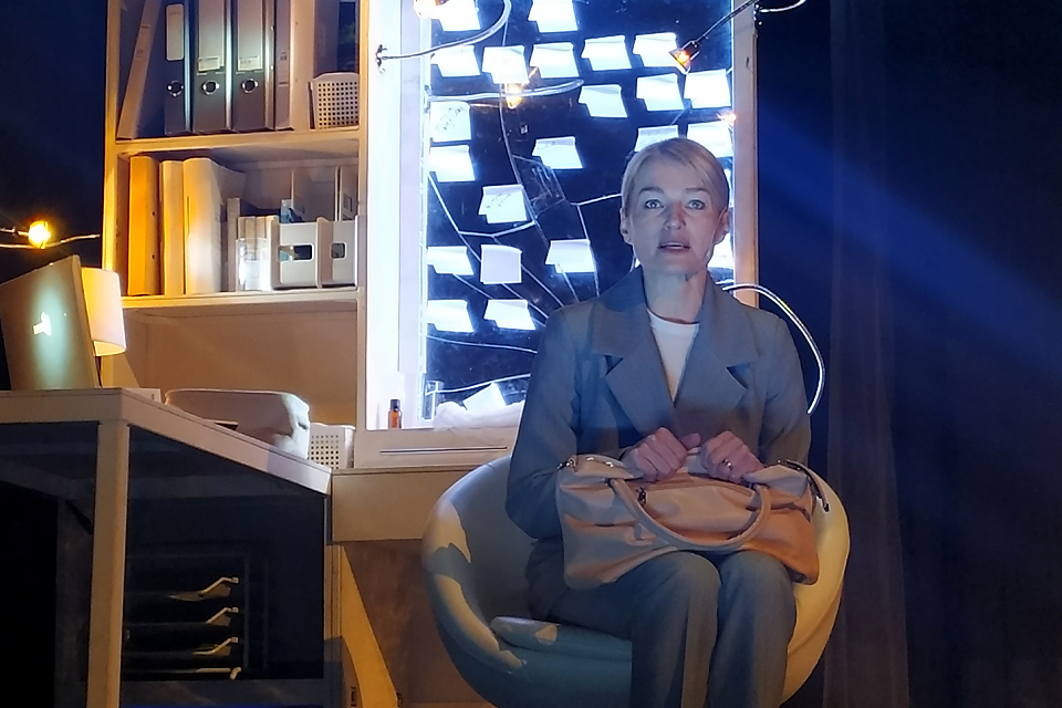 Рецензия на спектакль «Это все она»: история хрупкой любви матери и подростка