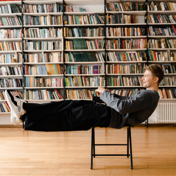 Спектакль «Сторителлинг» в Современнике