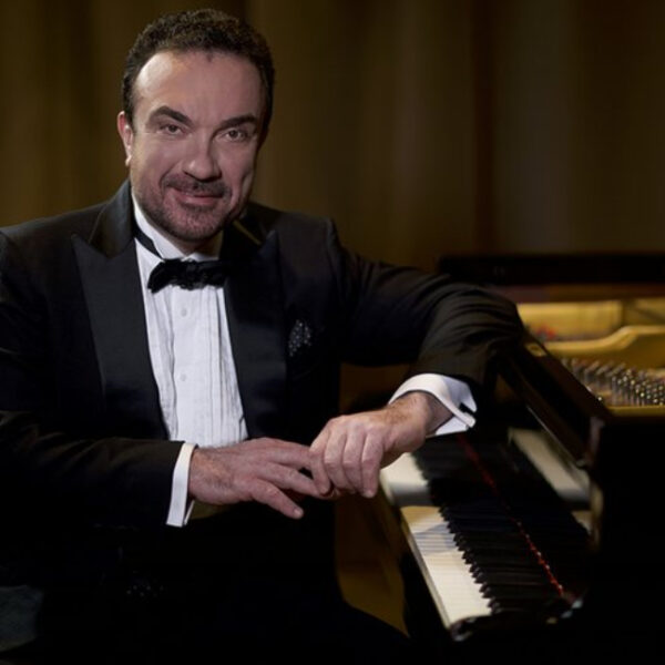 Новогодний концерт Сергея Жилина «А снег идёт!»