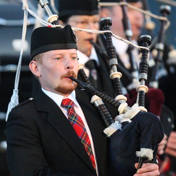 Шоу «Оркестр волынщиков City Pipes и ансамбль ирландского танца Celtic Wind»