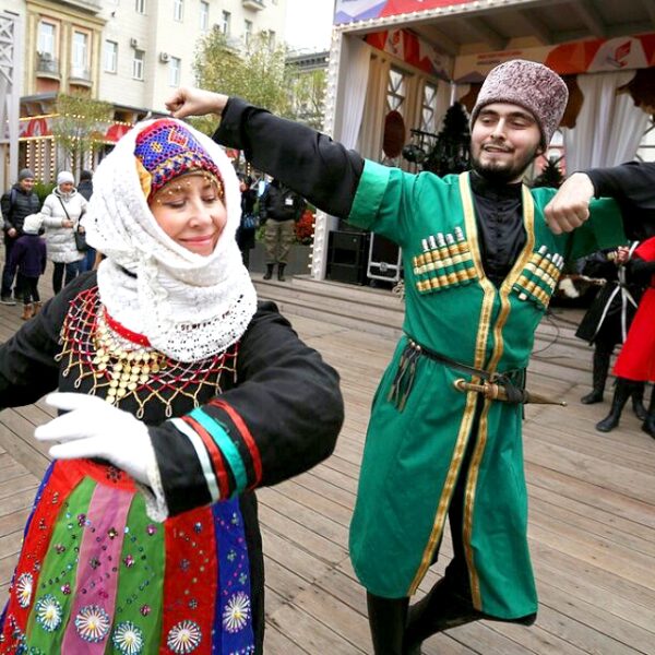 Как пройдет День народного единства в Москве 4 ноября 2025: исторические реконструкции, световое шоу и гуляния в парках