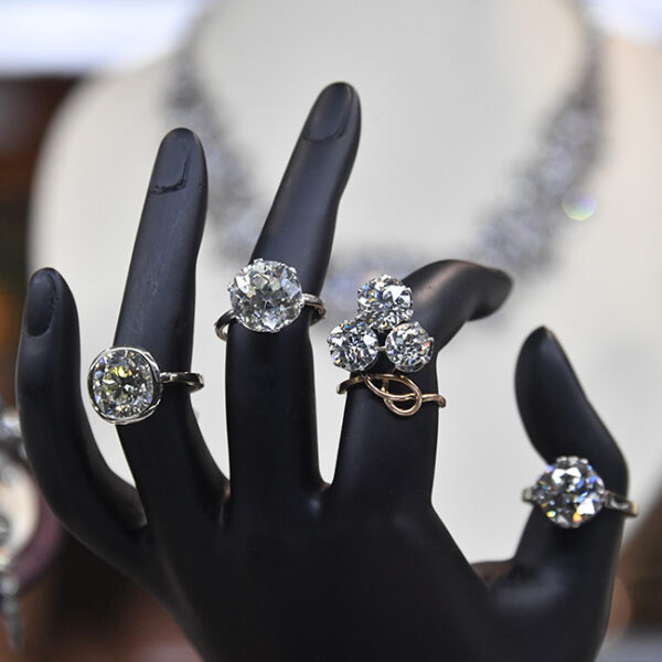 Заводская весенняя ярмарка на Дизайн-заводе