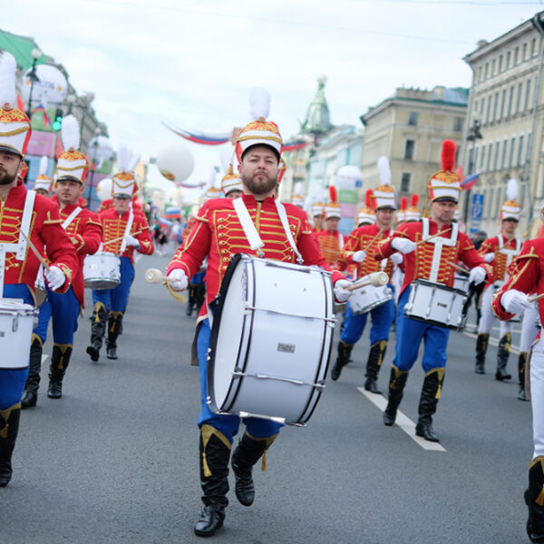 Пять лучших идей, куда сходить в День России в Санкт-Петербурге 2021: парад барабанщиков и фестиваль ремесел