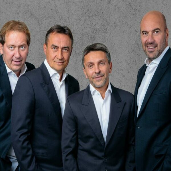 Спектакль «Разговоры мужчин среднего возраста о женщинах, кино и алюминиевых вилках»