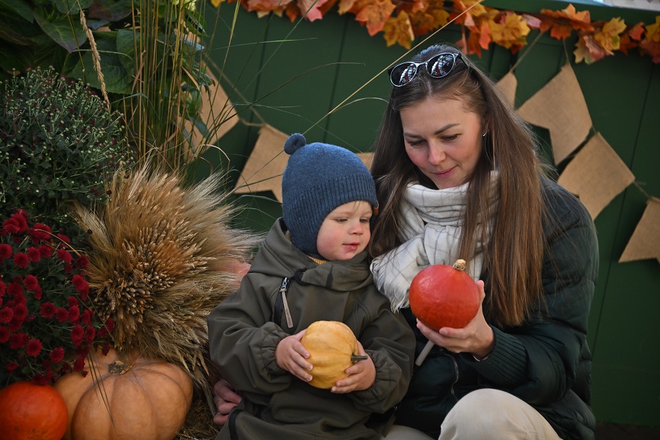 18 идей, куда сходить с ребенком на осенних каникулах в Санкт-Петербурге 2025: цирковое шоу, выставка о собаках и фестиваль профессий