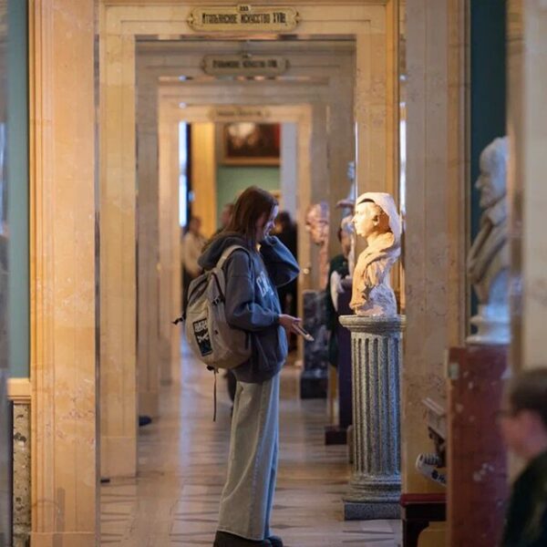 Выставка «Теплая луна»