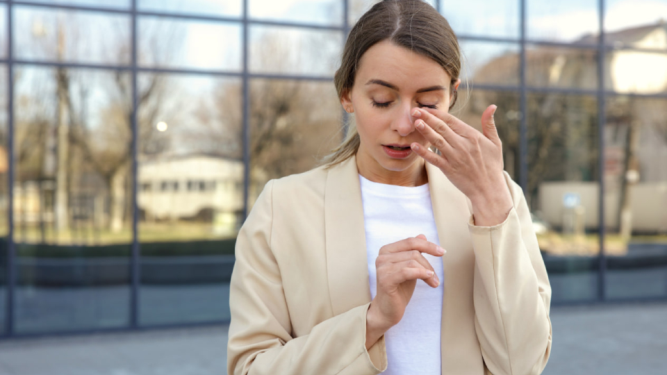 Слезятся глаза при простуде у взрослых