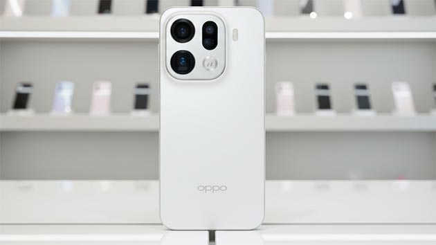 OPPO Find X9 Pro. Фото: Ян Ляпин / Нейросеть