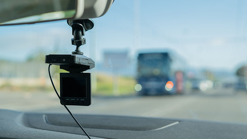 14 лучших видеорегистраторов-комбо в 2025 году