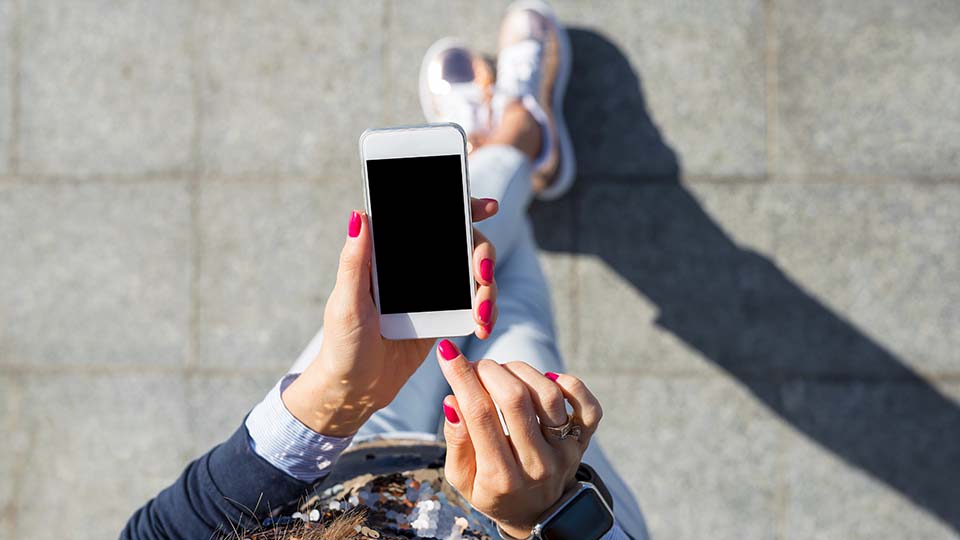 Что делать, если телефон не включается