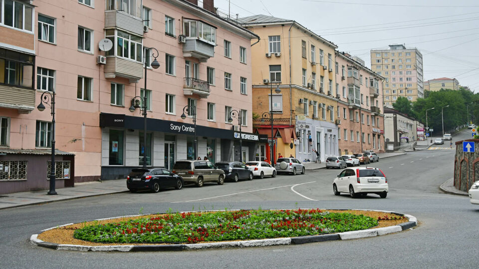 Круговой перекресток в старой части Владивостока. Фото: Ovchinnikova Irina / Shutterstock / Fotodom