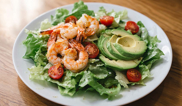 Салат с креветками