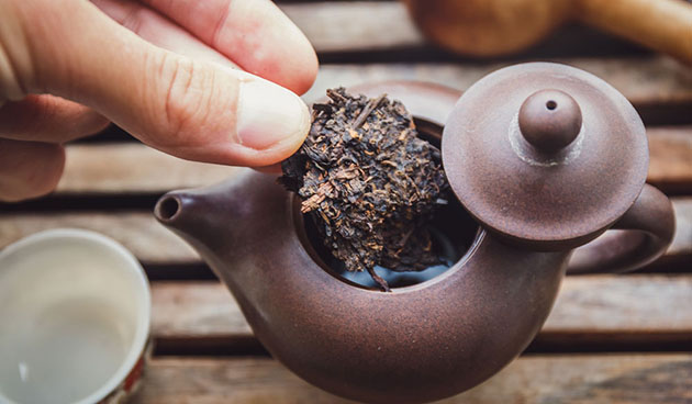Как правильно заваривать прессованный пуэр в таблетках в чайнике из исинской глины