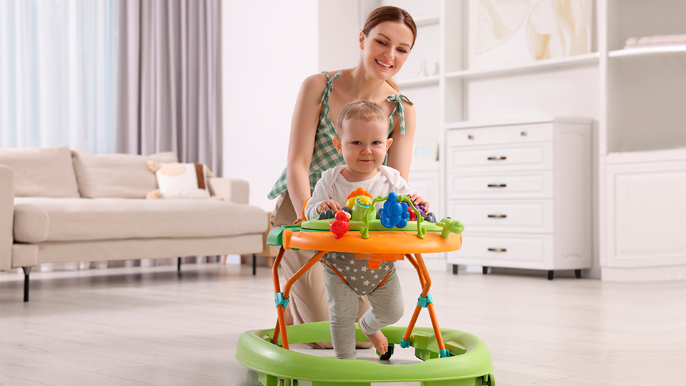 11 лучших детских ходунков в 2025 году