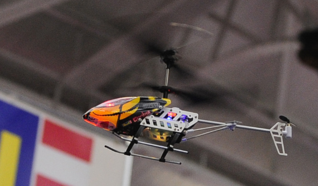 Не надо: радиоуправляемые машинки и вертолеты