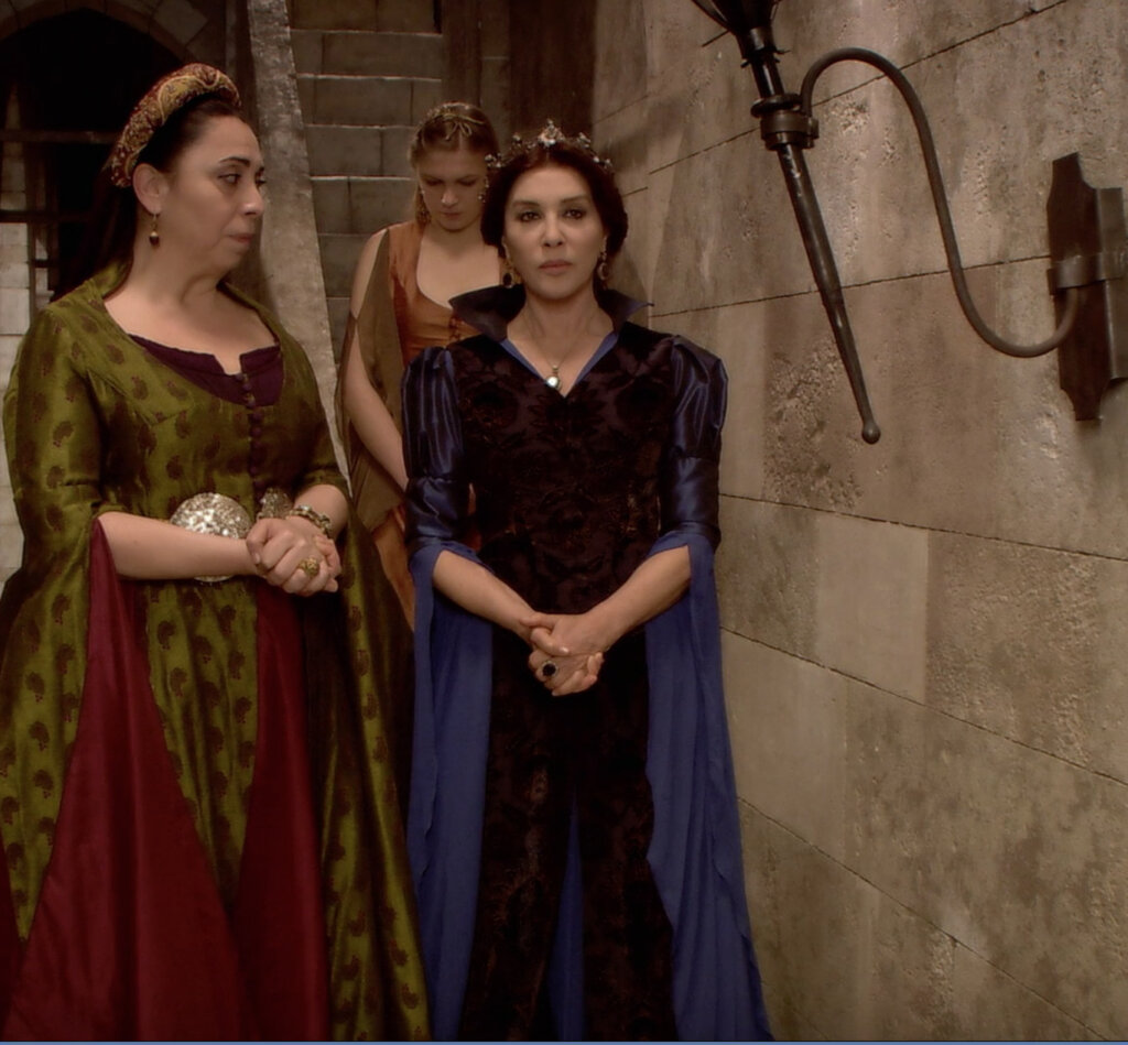 Дайе-хатун никогда не служила Валиде — она всегда была на стороне Хюррем