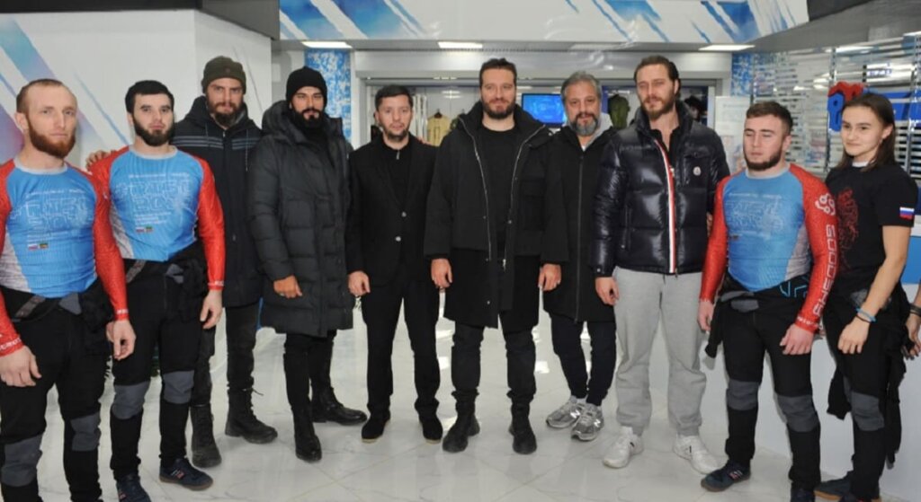 Как звезду «Великолепного века» Бурака Озчивита встречали в Чечне