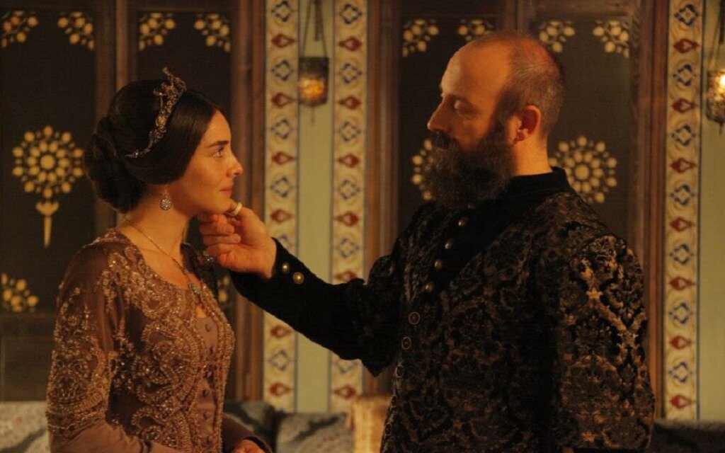 Два момента, когда Сулейман унизил и обидел Махидевран без какой-либо причины