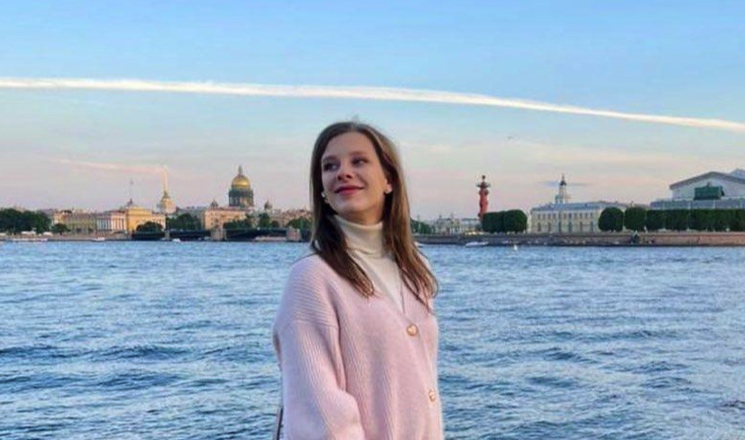 Беременная Лиза Арзамасова снялась в крошечных шортиках