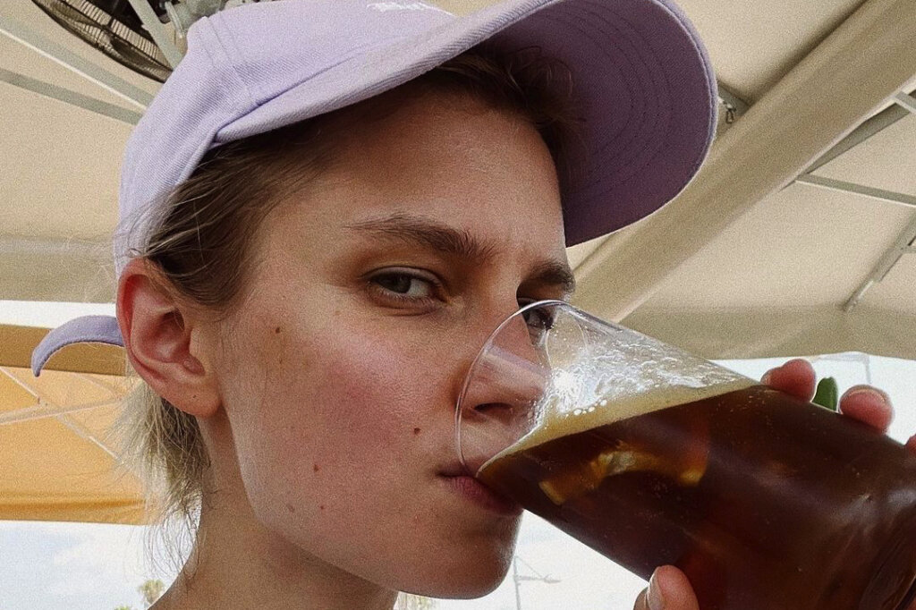 Дарья Мельникова увезла сыновей от Артура Смольянинова из России