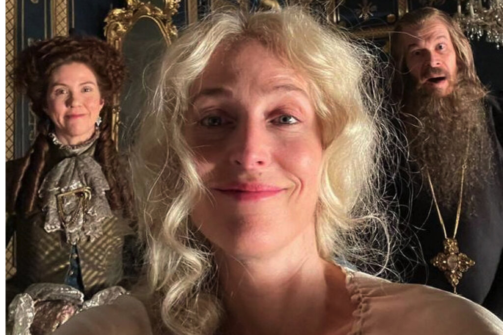 Джиллиан Андерсон раздвинула ноги в России