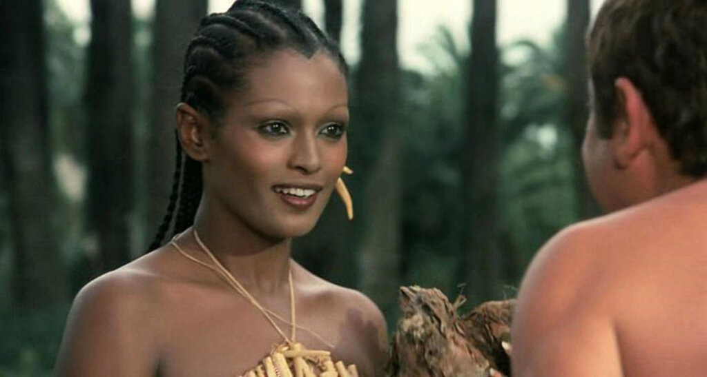 Родственники-политики, съемки в эротических комедиях и два брака: история звезды «Синьора Робинзона» Зеуди Арайи