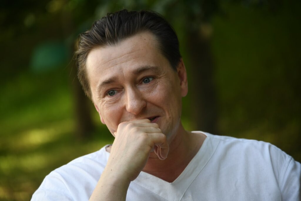 «Решаем свои проблемы»: Сергей Безруков дал великолепную отповедь коллективному Западу [видео]