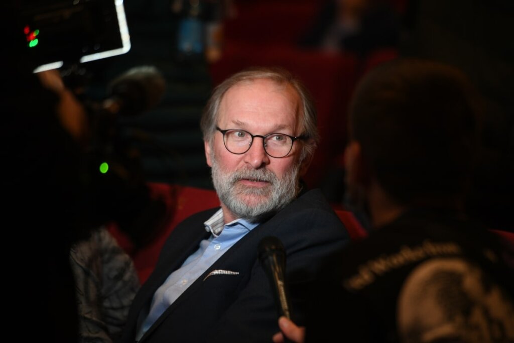 Иван Будько лечит как Кашпировский: звезда «Сватов» Федор Добронравов навестил раненых