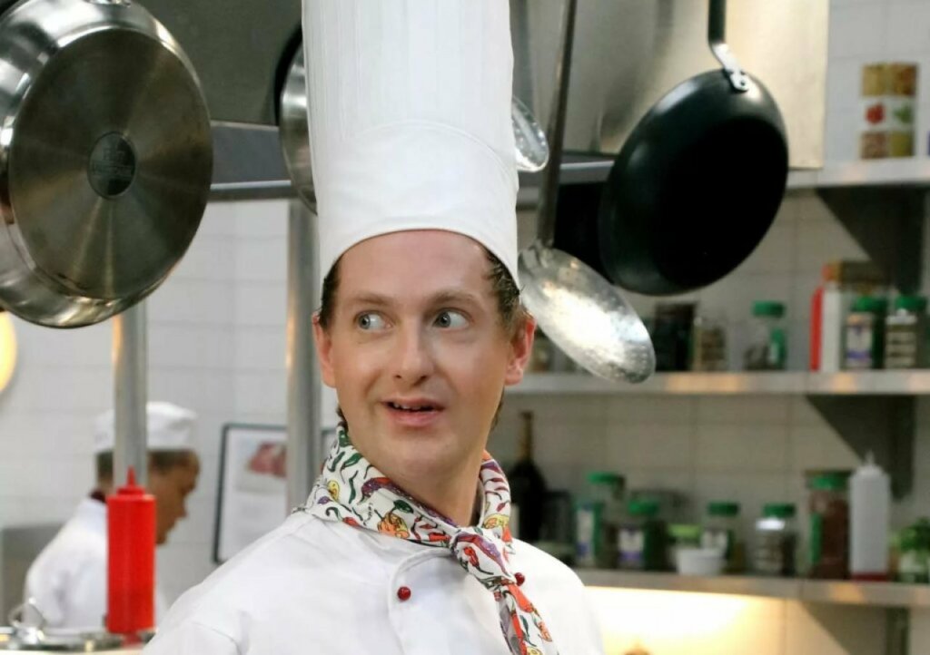 Звезда сериала «Кухня» растолстел до 100 кг