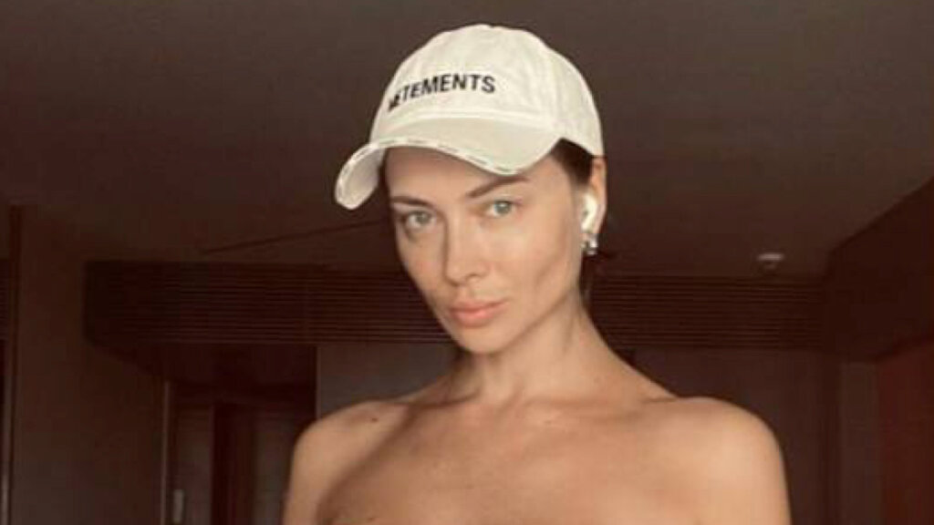 Похудевшая Настасья Самбурская появилась на публике в мини-бикини