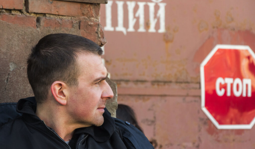 Антон Васильев о съемках в новом «Невском»: «Просто находясь в стенах тюрьмы, начинаешь ценить минуты с близкими»