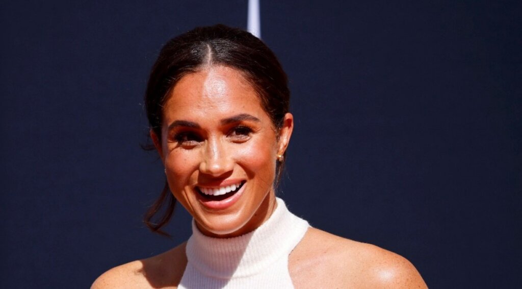 Не то пальто: модные эксперты объяснили, почему Меган Маркл одевается не по сезону