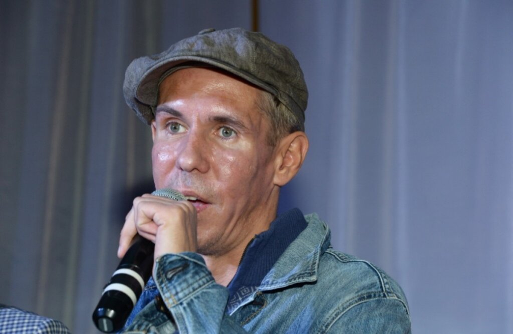 Алексей Панин голым бегал по отелю в Эстонии