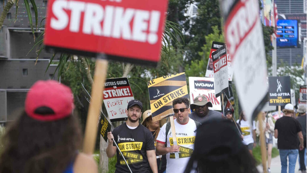 Забастовка сценаристов в США в 2023 году завершилась 27 сентября: результаты