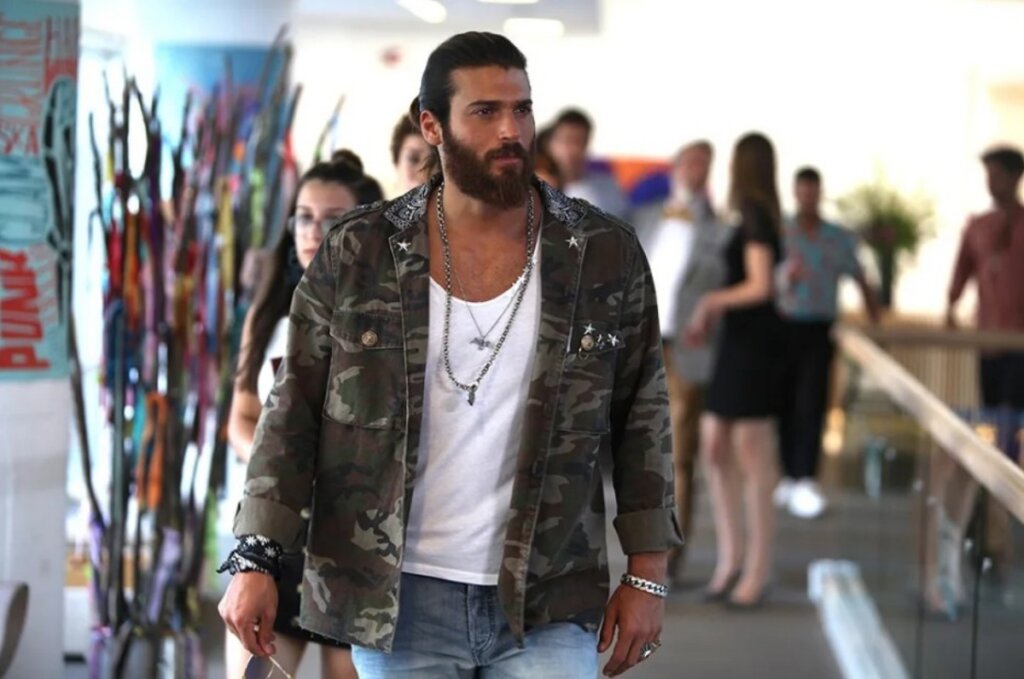 «Ах, какой мужчина»: Джан Яман возвращается на российское телевидение в сериале «Ранняя пташка»