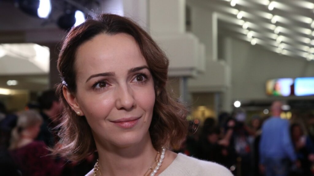 Неизлечимая болезнь измотала одинокую Валерию Ланскую