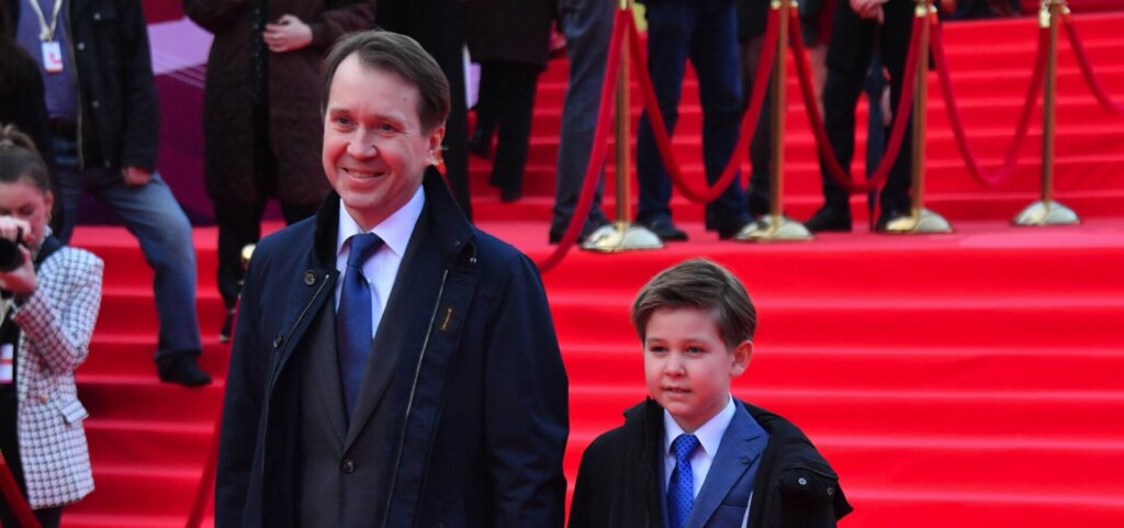 Кем будет 10-летний сын Евгения Миронова и как сильно отец его наказывает