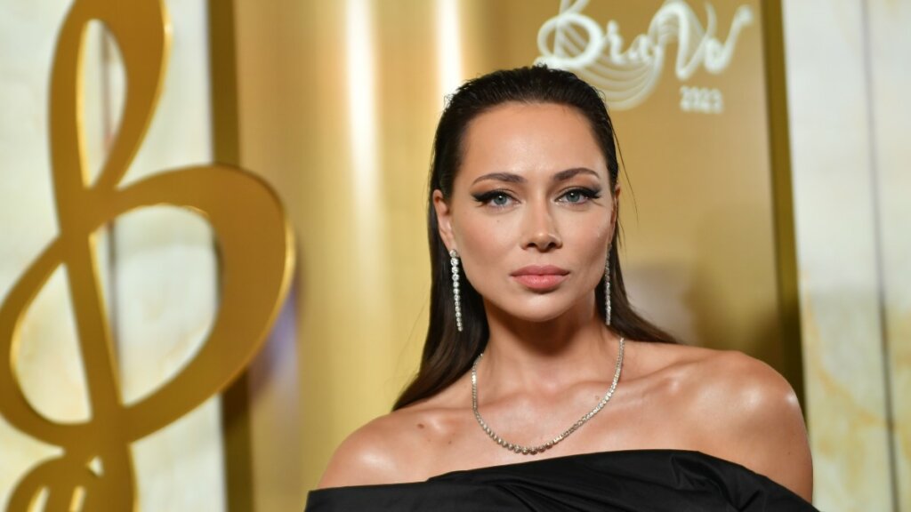 Настасья Самбурская познакомилась с женихом в самолете