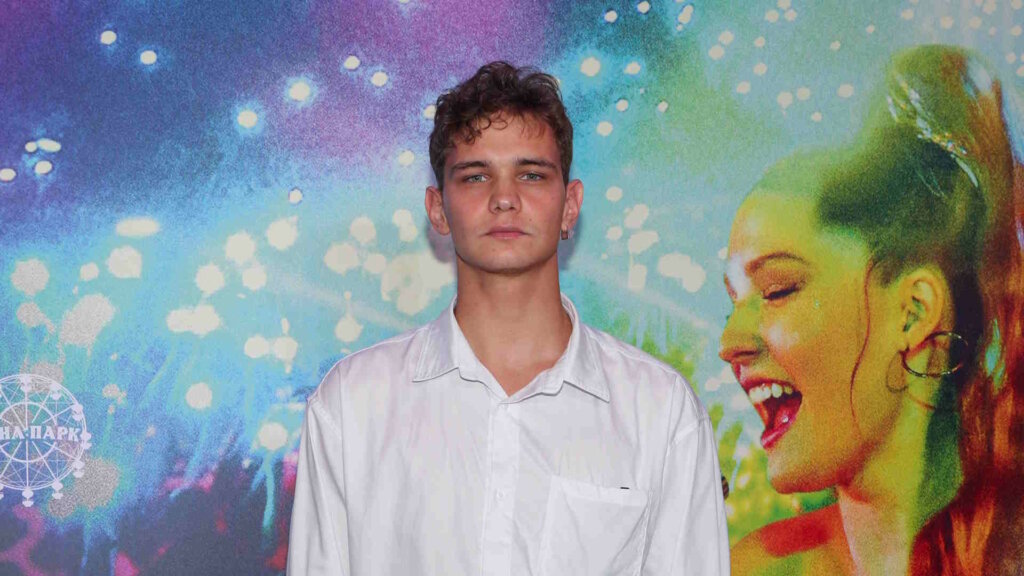 Актер Слава Копейкин рассказал, почему до сих пор популярны сериалы про 90-е