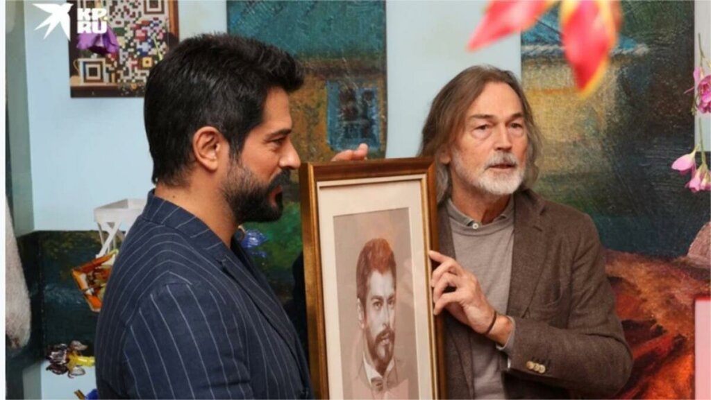 Бурак Озчивит в России: выпил кваса, заговорил на русском и получил портрет от Никаса Сафронова