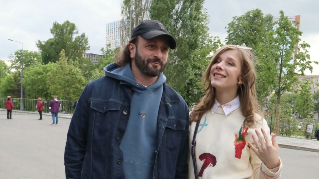 Начал карьеру: Трехлетний сын Лиза Арзамасовой и Ильи Авербуха впервые встал на коньки