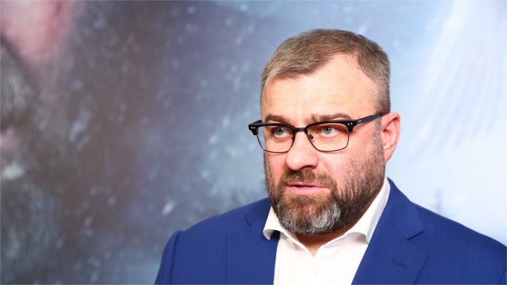 Внебрачный сын Михаила Пореченкова вышел на красную дорожку: Вылитый отец