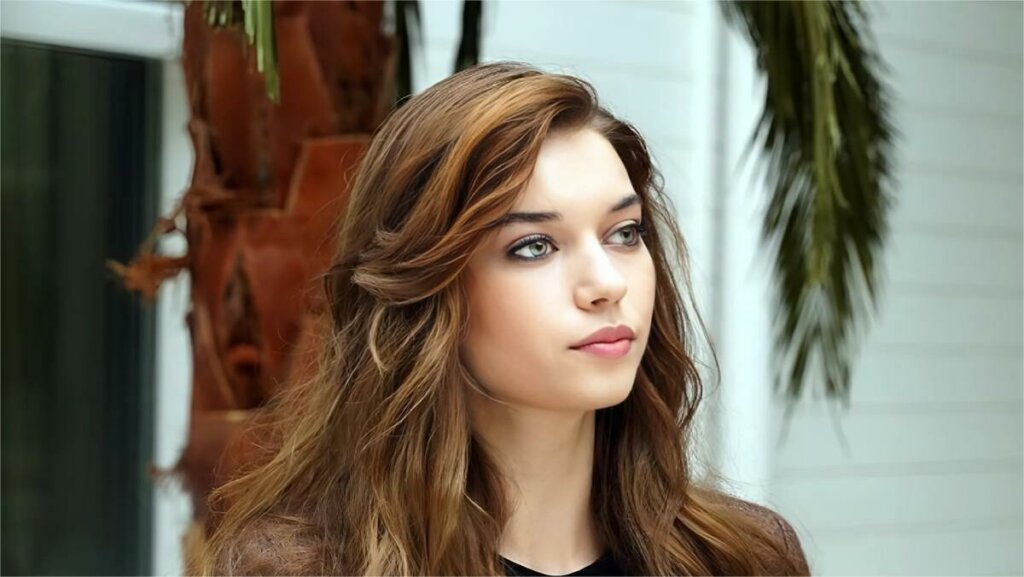 Новый бойфренд: Афра Сарачоглу встречается с 51-летним футбольным тренером