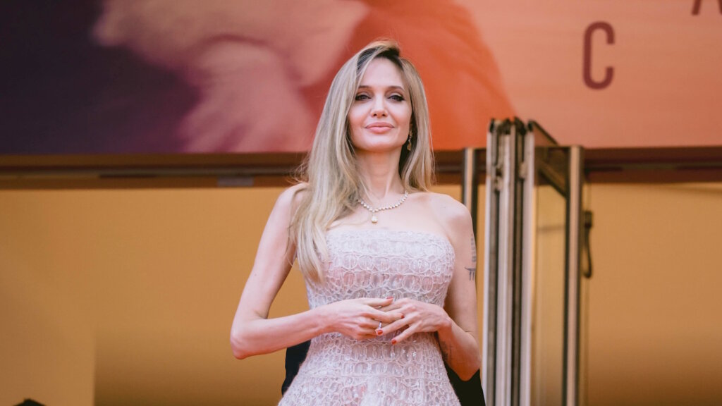 Анджелина Джоли умоляет Брэда Питта о перемирии из-за боязни смертельных заболеваний