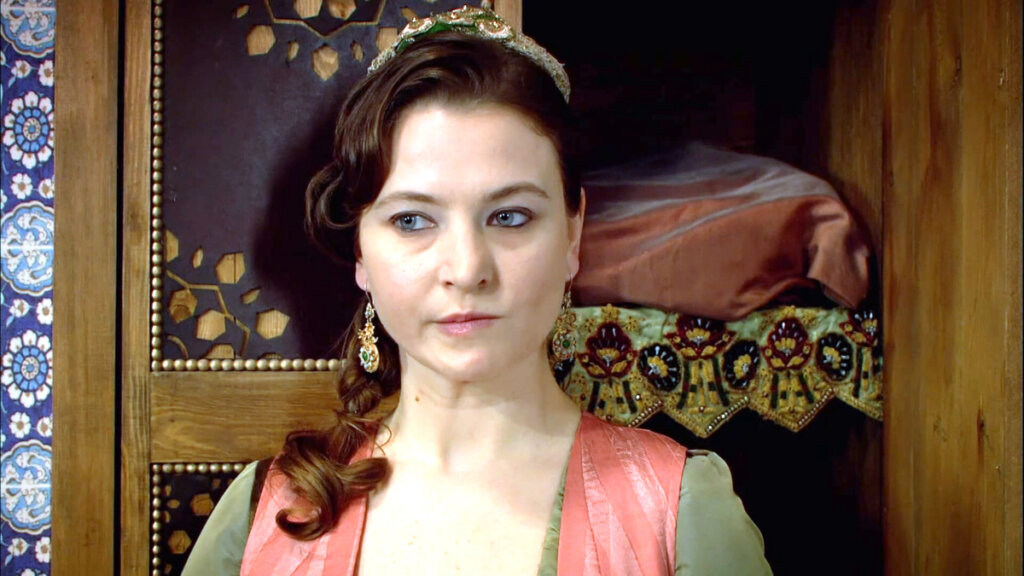 Нихан Бююкаач и ее звездная жизнь: Боялась камер, прославилась благодаря роли Гюльшах и пережила тяжелый развод