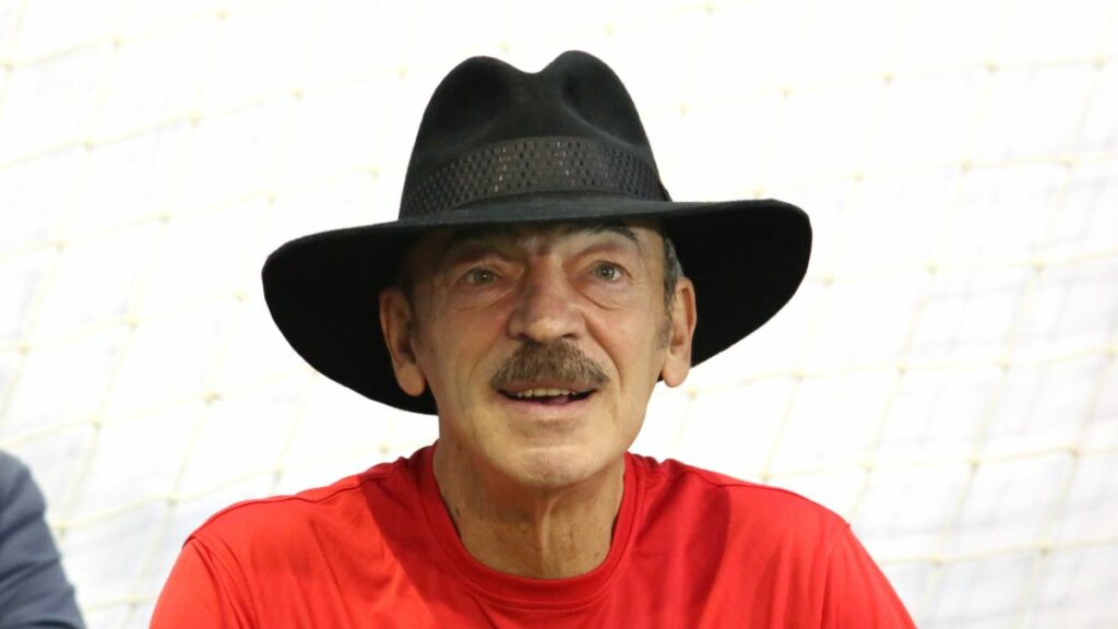 Был женат дважды, едва не умер в 35 лет: как живет Михаил Боярский